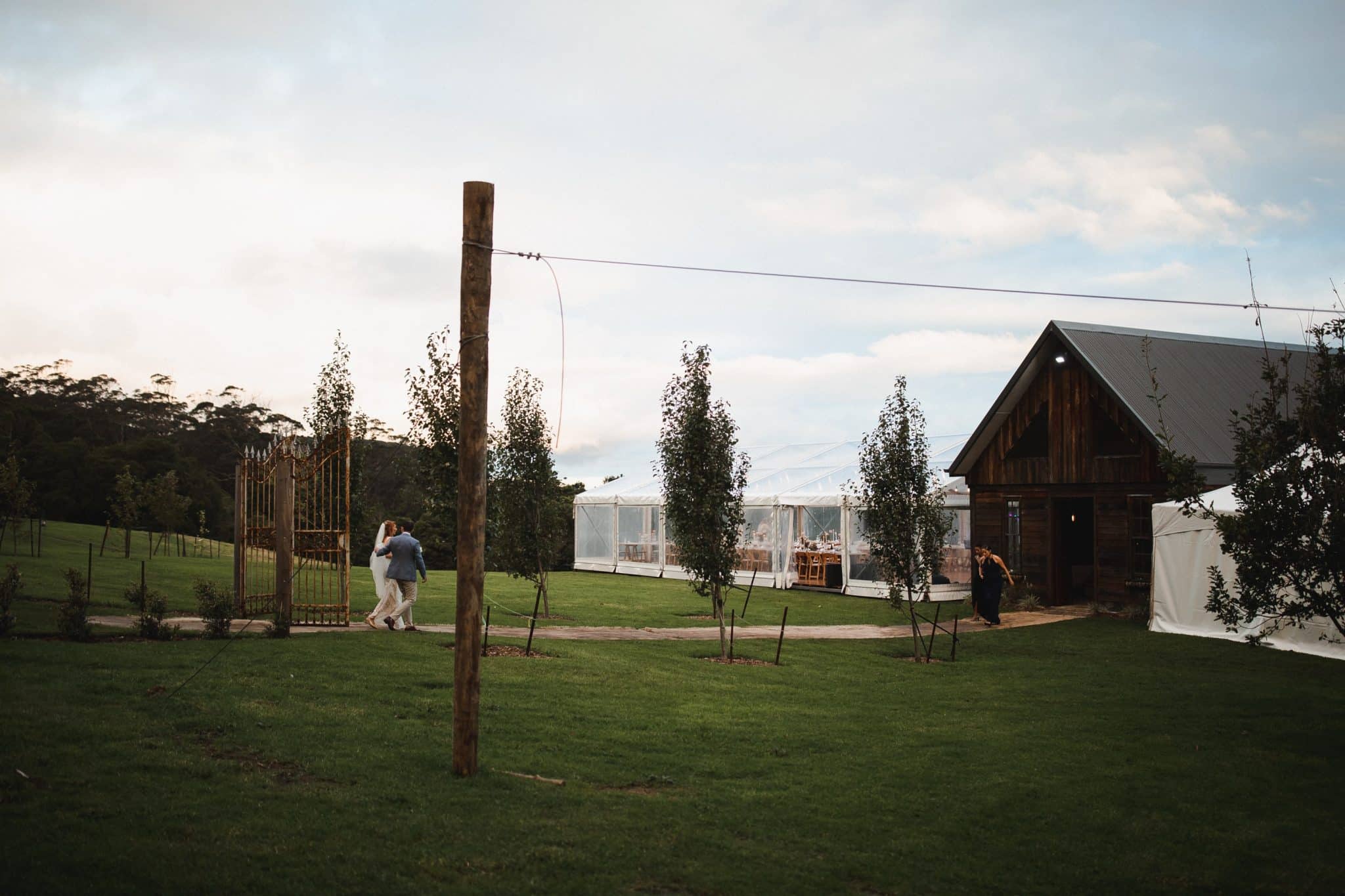 A rustic barn wedding with a spectacular view for Mille & Edward