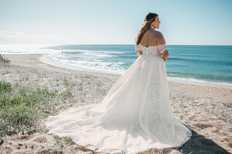 Bridal Trunk Show Geneva Illinois | Damascus wedding dress Diva Curves by Peter Trends Bridal