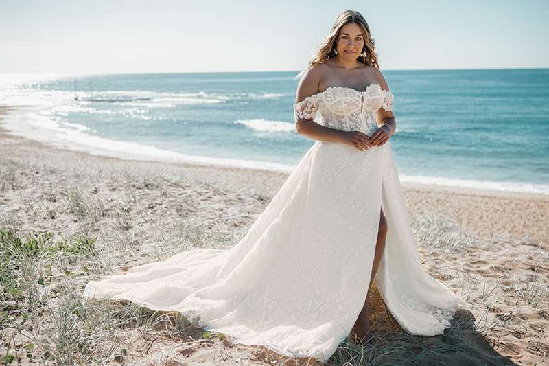 Bridal Trunk Show Geneva Illinois | Damascus wedding dress Diva Curves by Peter Trends Bridal