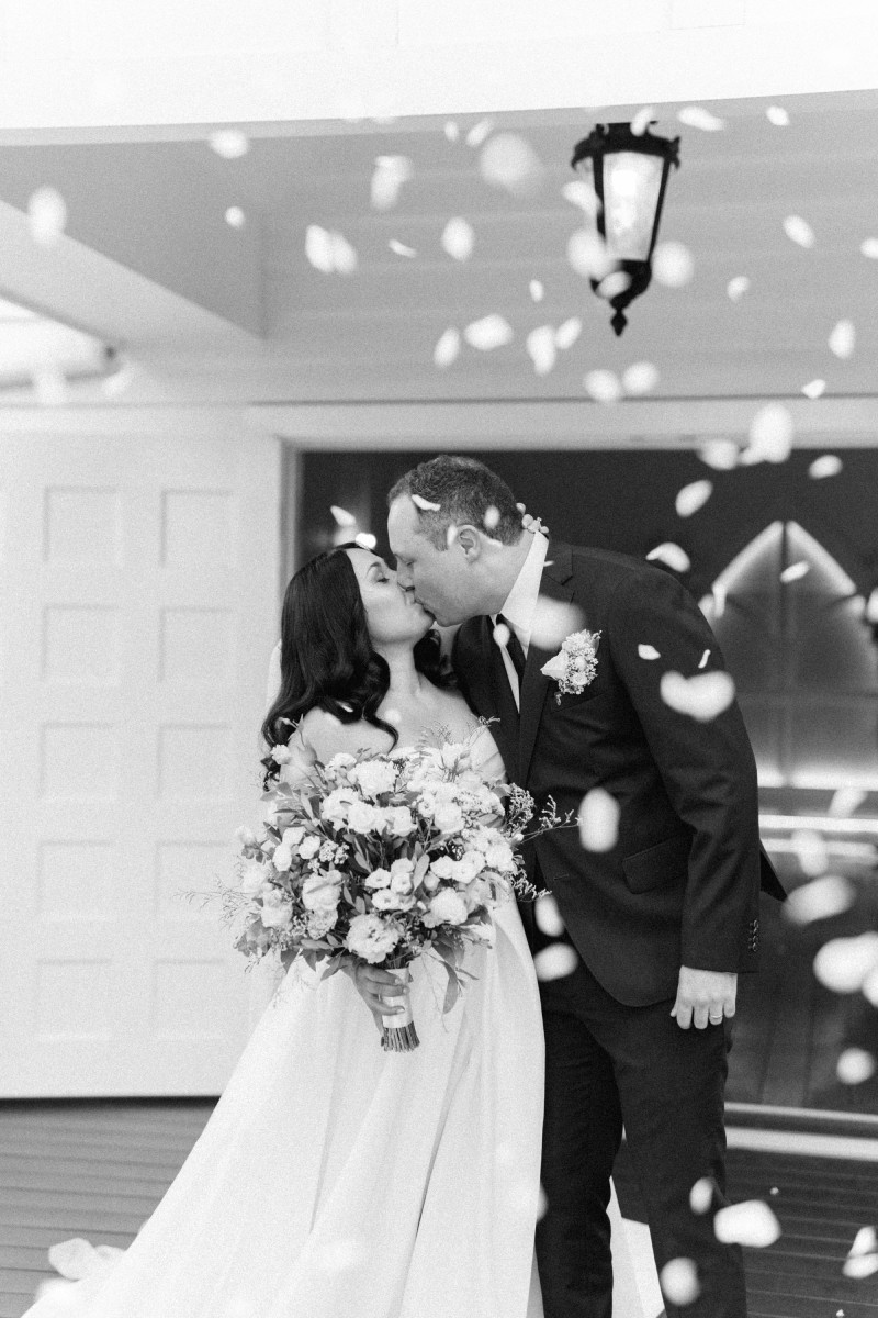 A love match made in heaven and a country wedding for Sophia & Thomas