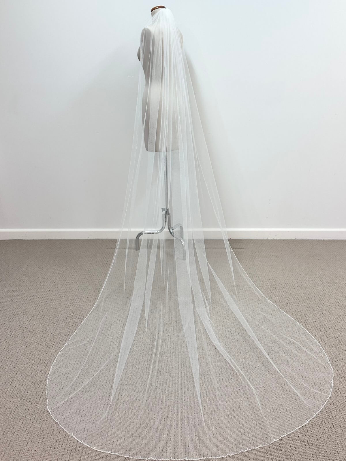 Beatrice-English-tulle-Veil-with-glass-and-crystal-beaded-edge-by-P