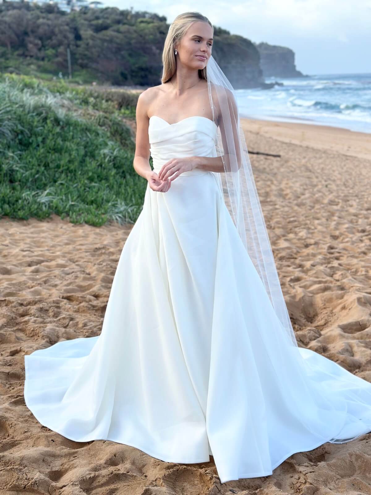 Beatrice-English-tulle-Veil-with-glass-and-crystal-beaded-edge-by-Peter-Trends-Bridal-12