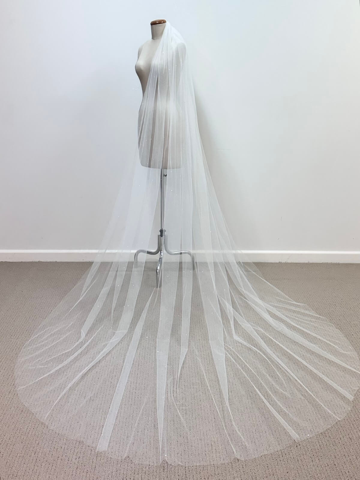 Camilla-English-tulle-Veil-with-lightly-scattered-crystals-by-Peter