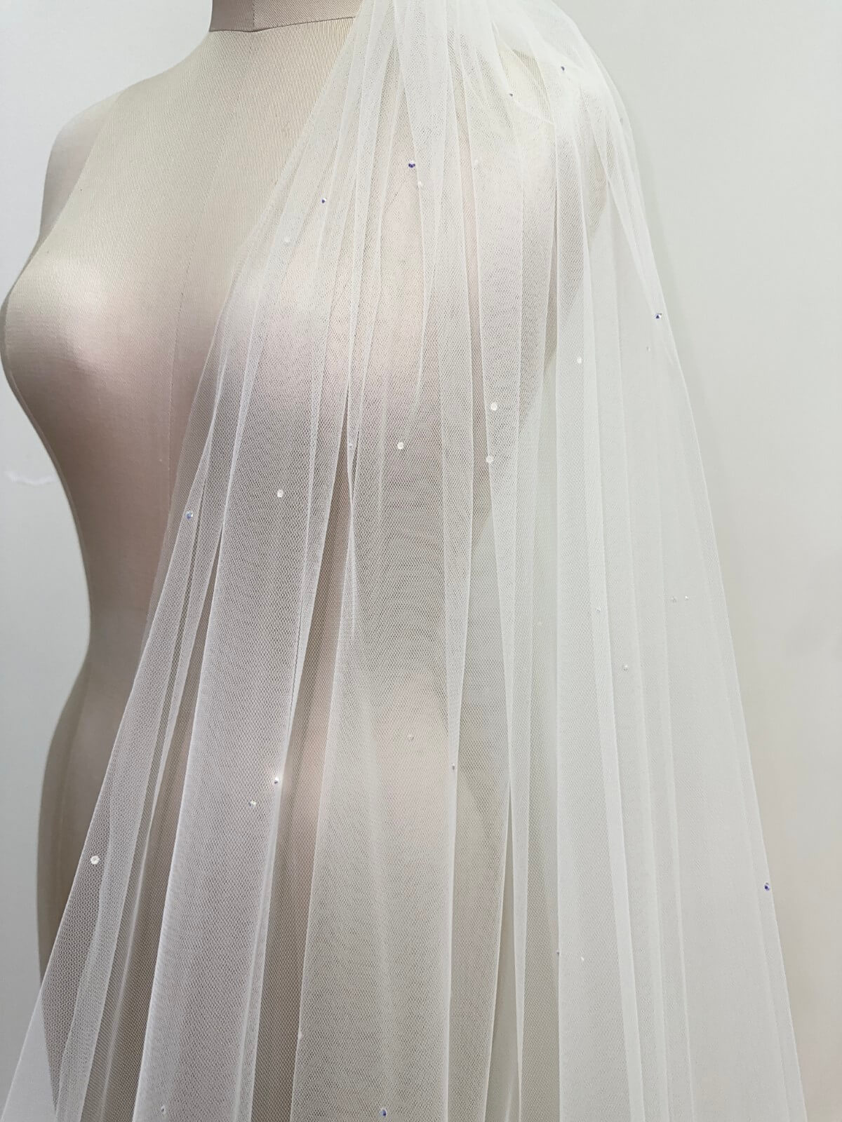 Camilla-English-tulle-Veil-with-lightly-scattered-crystals-by-Peter_1