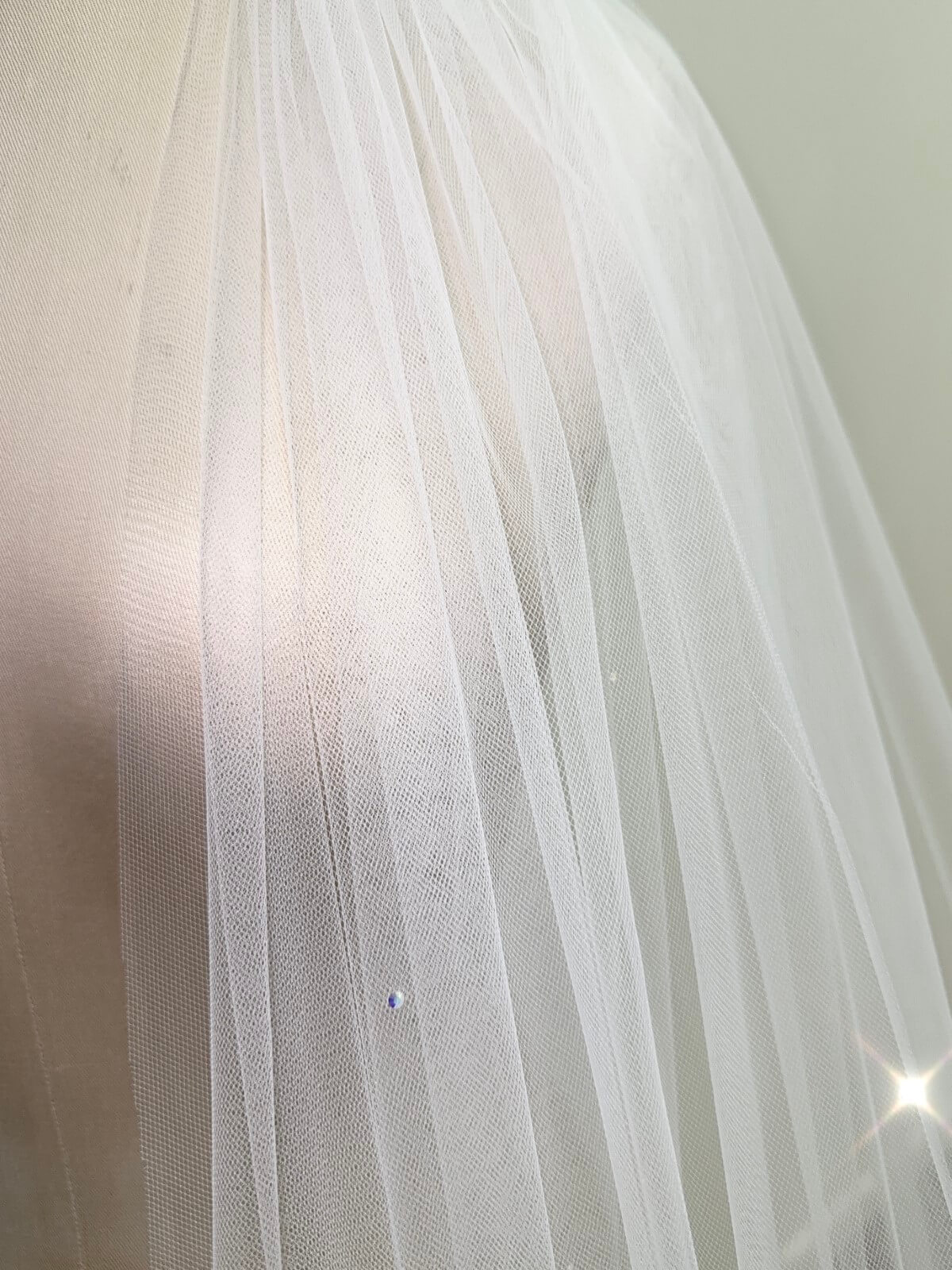 Catherine-English-tulle-Veil-with-scattered-crystals-by-Peter-Trend_3