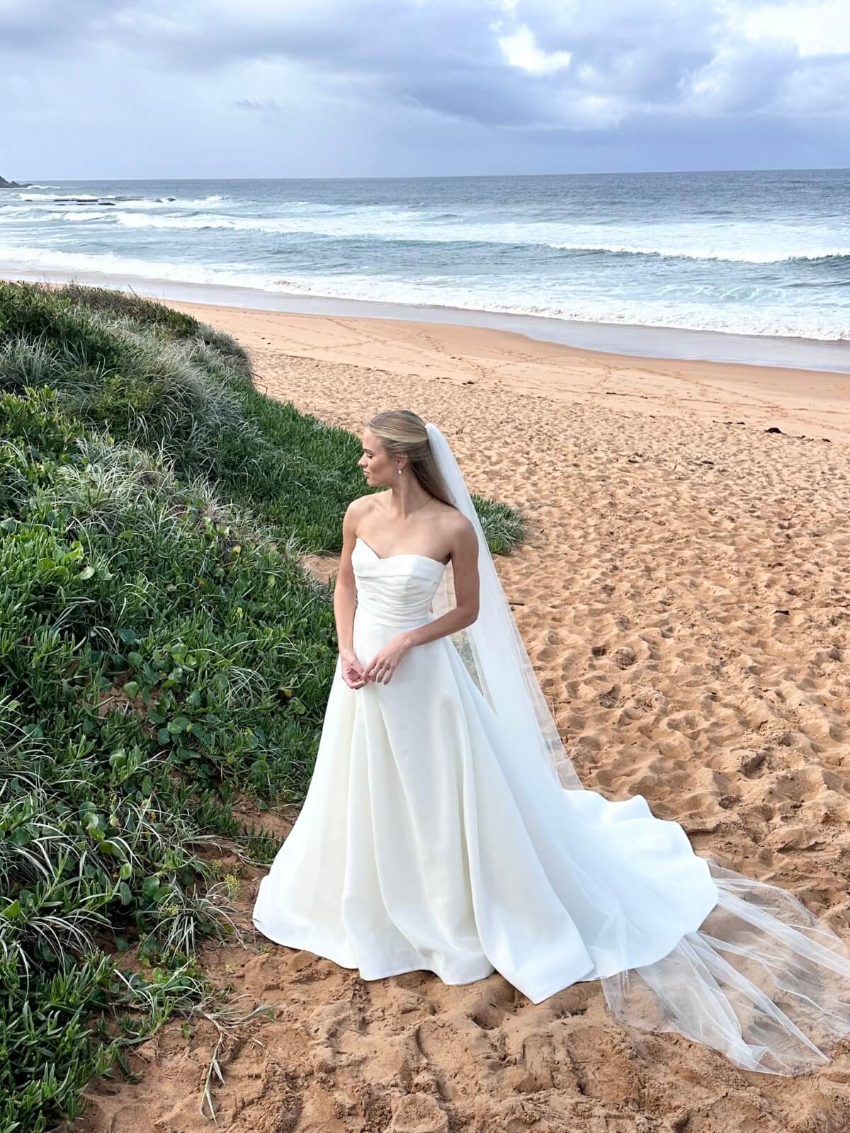 Catherine-English-tulle-Veil-with-scattered-crystals-by-Peter-Trends-Bridal-15