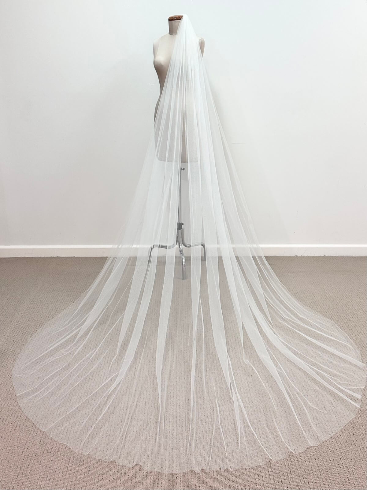 Isabella-Italian-tulle-veil-from-Peter-Trends-Bridal-1
