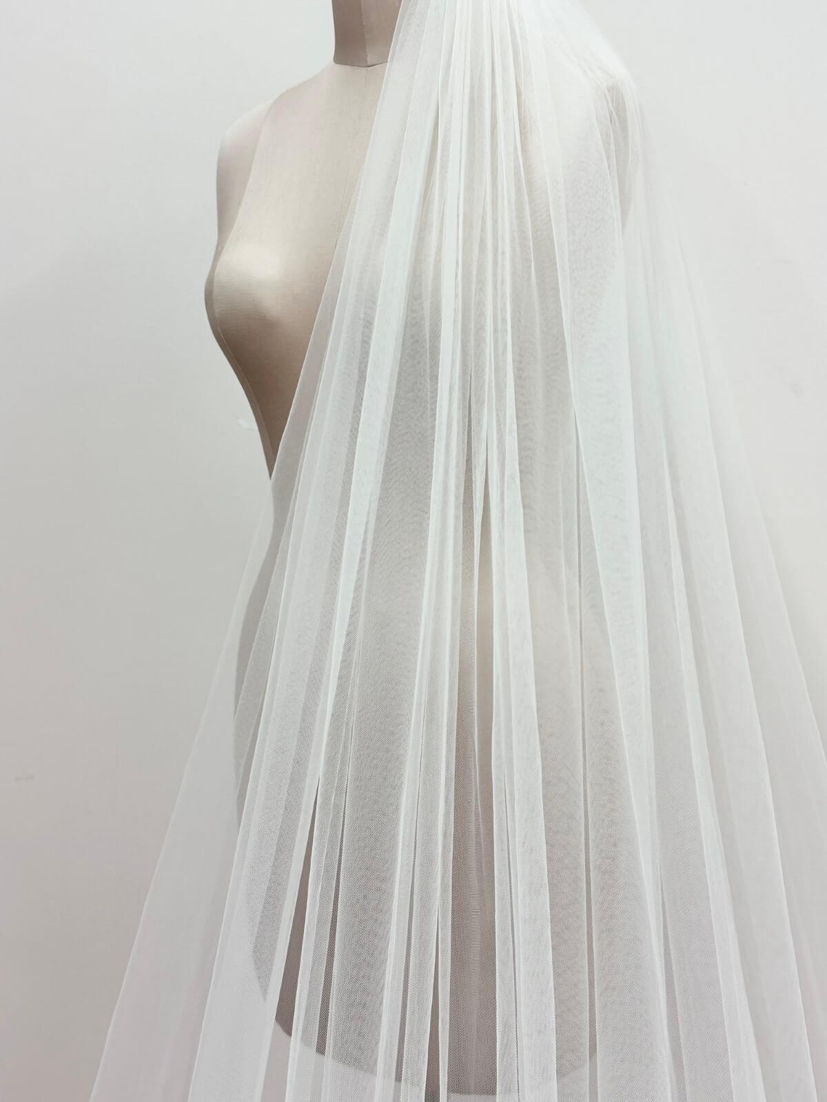 Isabella-Italian-tulle-veil-from-Peter-Trends-Bridal-2