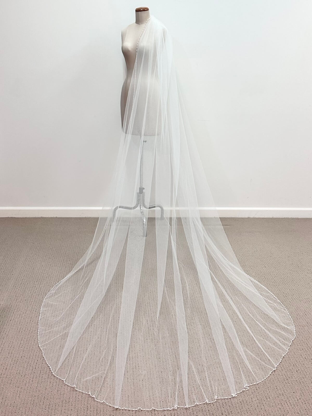Priscilla-English-tulle-pearl-edge-veil-by-Peter-Trends-Bridal-1