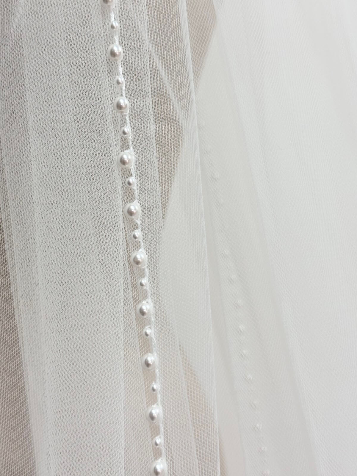 Priscilla-English-tulle-pearl-edge-veil-by-Peter-Trends-Bridal-2