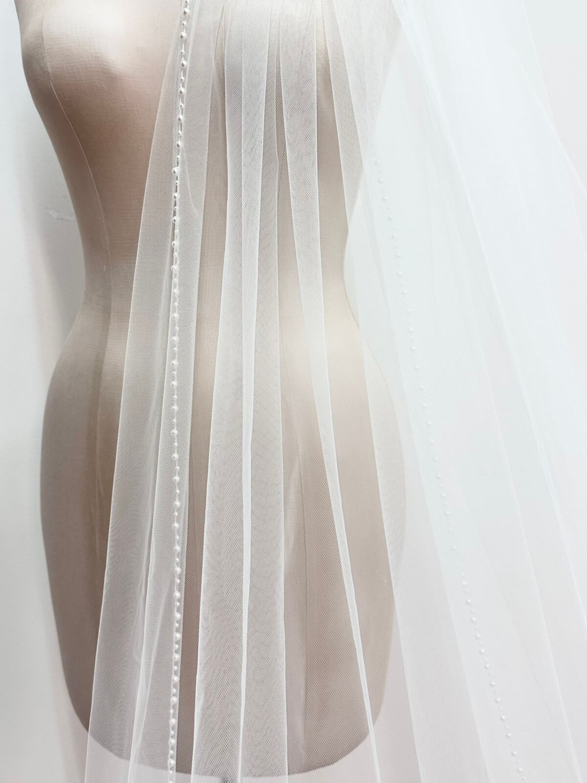 Priscilla-English-tulle-pearl-edge-veil-by-Peter-Trends-Bridal-3