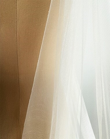Sophia-Plain-English-signature-tulle-veil-by-Peter-Trends-Bridal-4