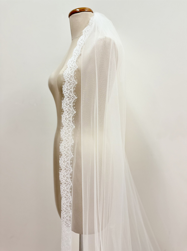 Victoria-English-tulle-chantilly-lace-edge-veil-by-Peter-Trends-Bridal-Side-View