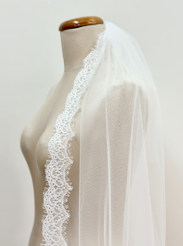 Victoria-English-tulle-lace-edge-veil-by-Peter-Trends-Bridal-Top-View