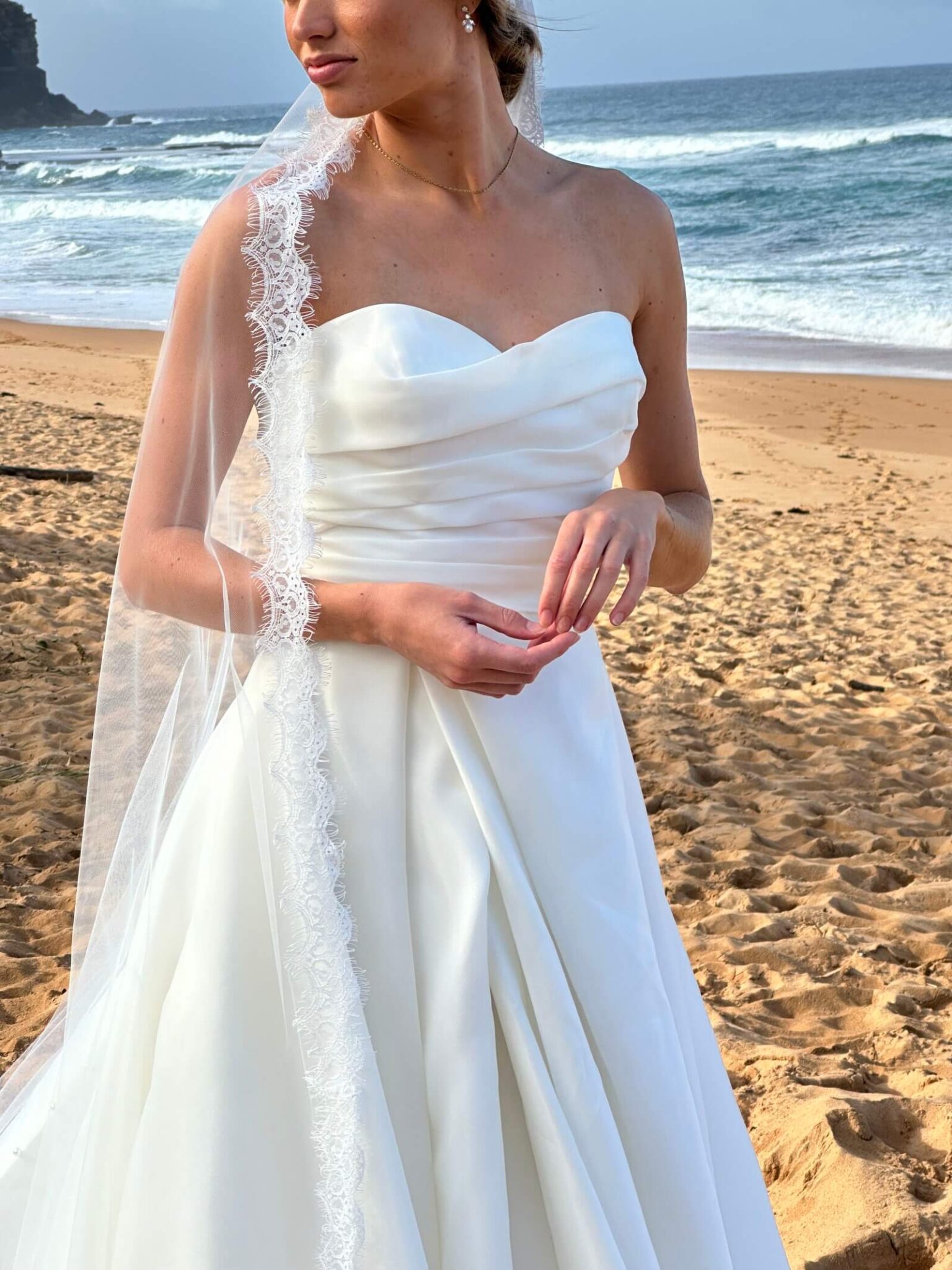 Victoria-lace-edge-veil-by-Peter-Trends-Bridal-6