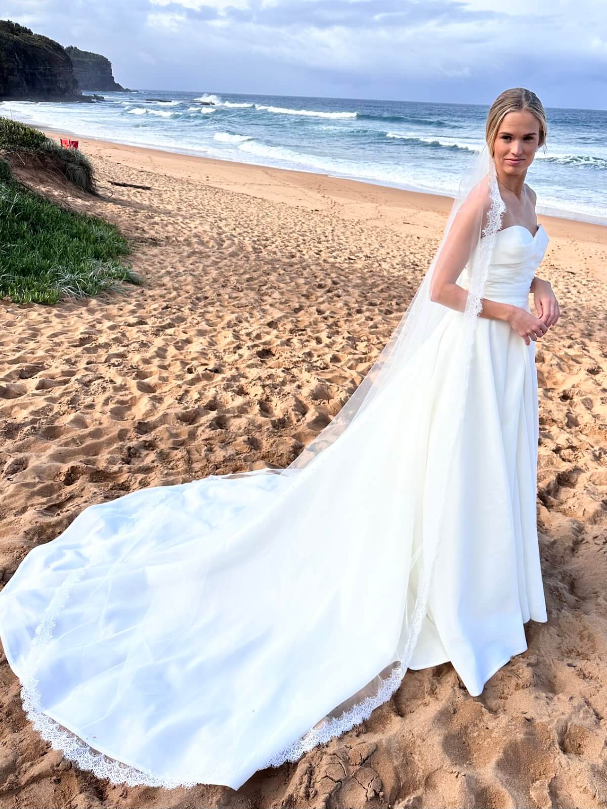 Victoria-lace-edge-veil-by-Peter-Trends-Bridal-7
