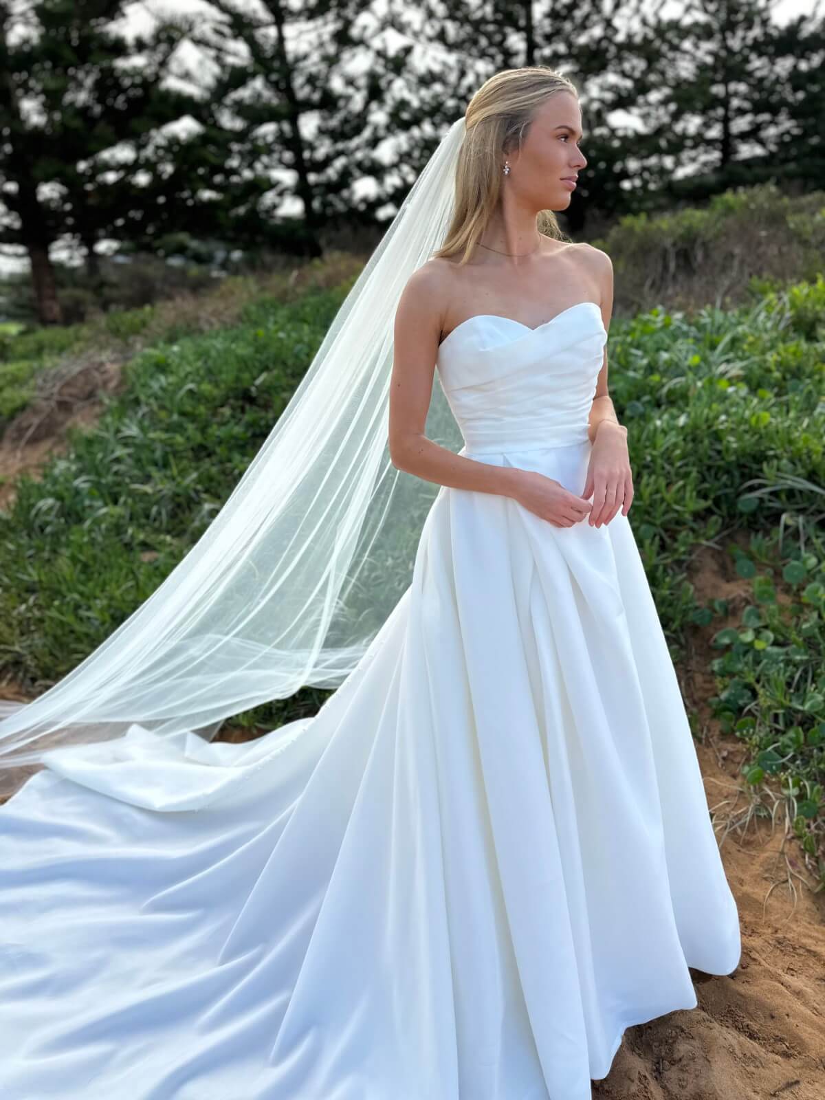 Isabella-Italian-tulle-veil-from-Peter-Trends-Bridal-15
