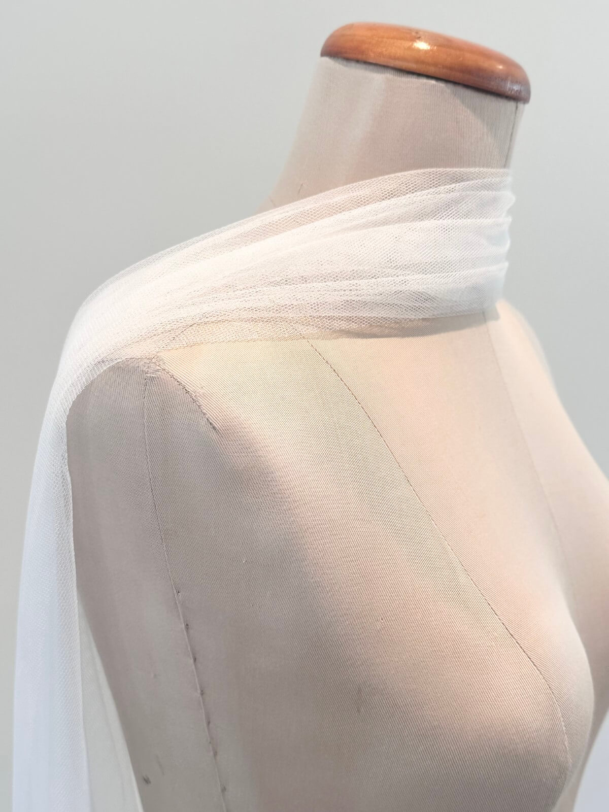 Sybella-tulle-scarf-by-Peter-Trends-Bridal-b